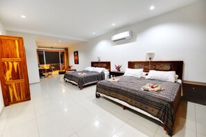 Suite Deluxe, 1 chambre, accès piscine, dans la tour (Quadruple)