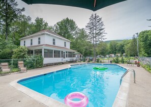 Sesongbasert utendørsbasseng