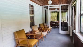 Family House, 5 Bedrooms | Desk, iron/ironing board, free WiFi, bed sheets