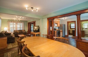 Fridge, microwave - Profile Motel & Cottages (Lincoln)