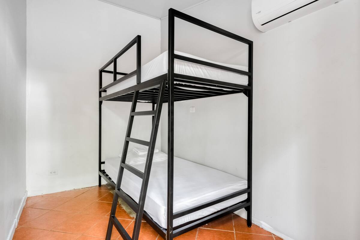 Hypo-allergenic bedding available, WiFi (free)