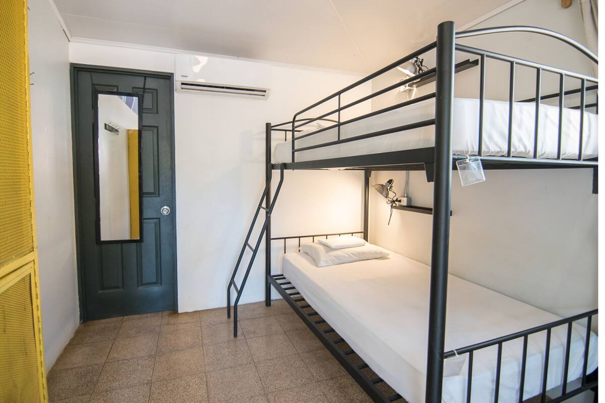 Hypo-allergenic bedding available, WiFi (free)