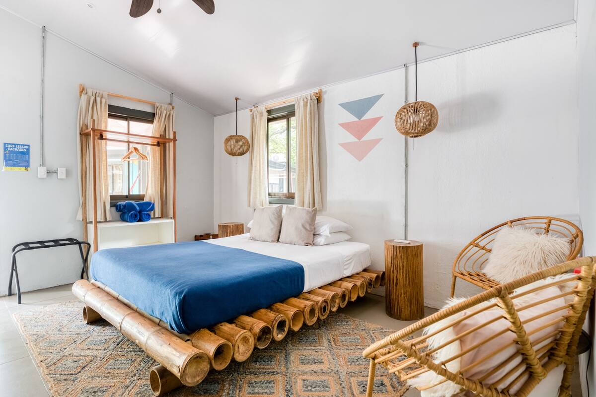 Hypo-allergenic bedding available, WiFi (free)