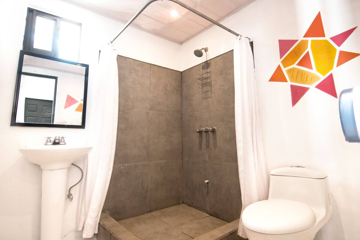 Shower, towels