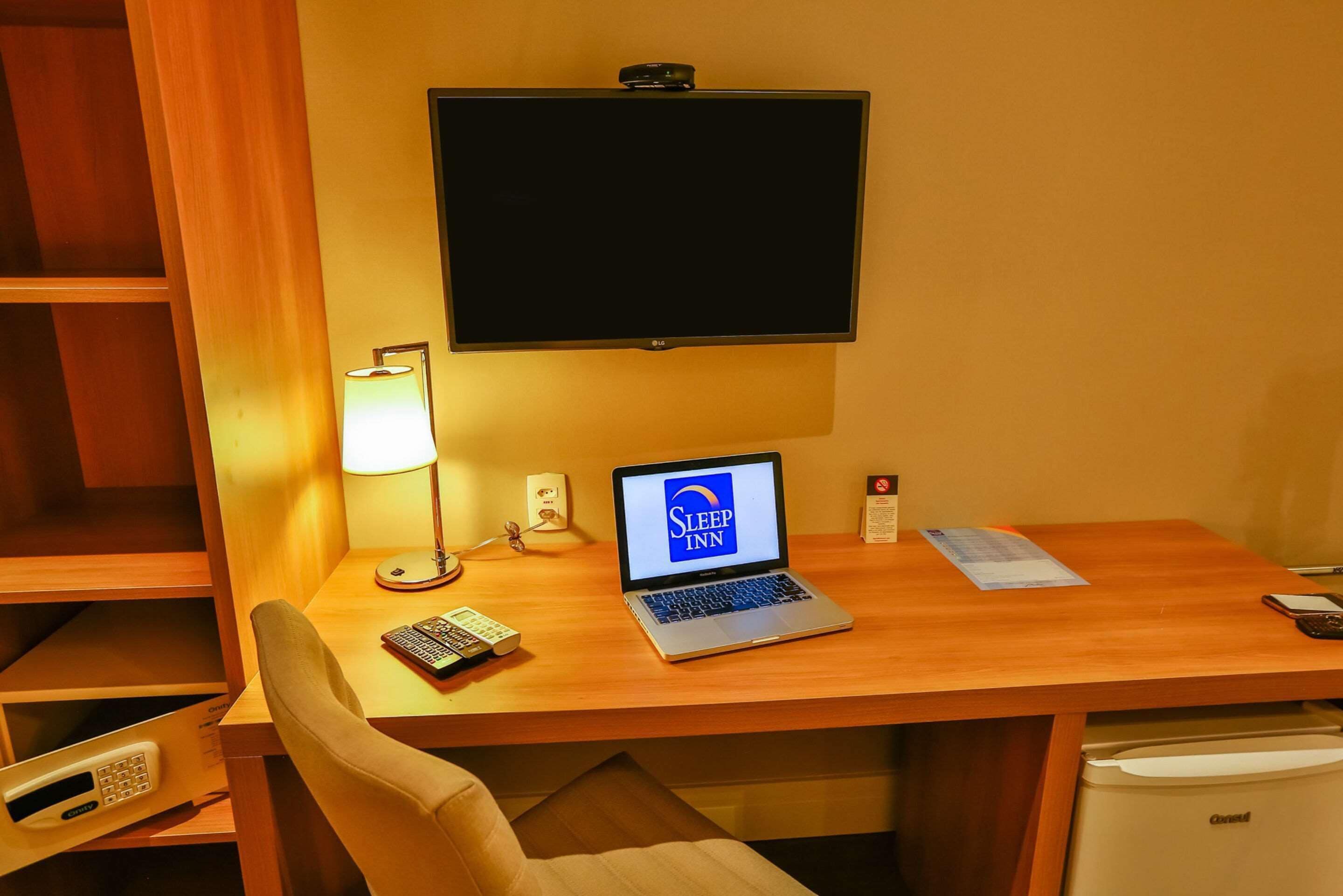 1 bedroom, minibar, in-room safe, desk