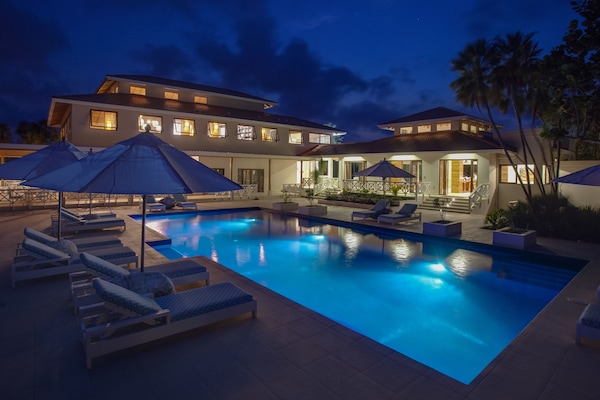 2 piscinas al aire libre, sillones reclinables de piscina