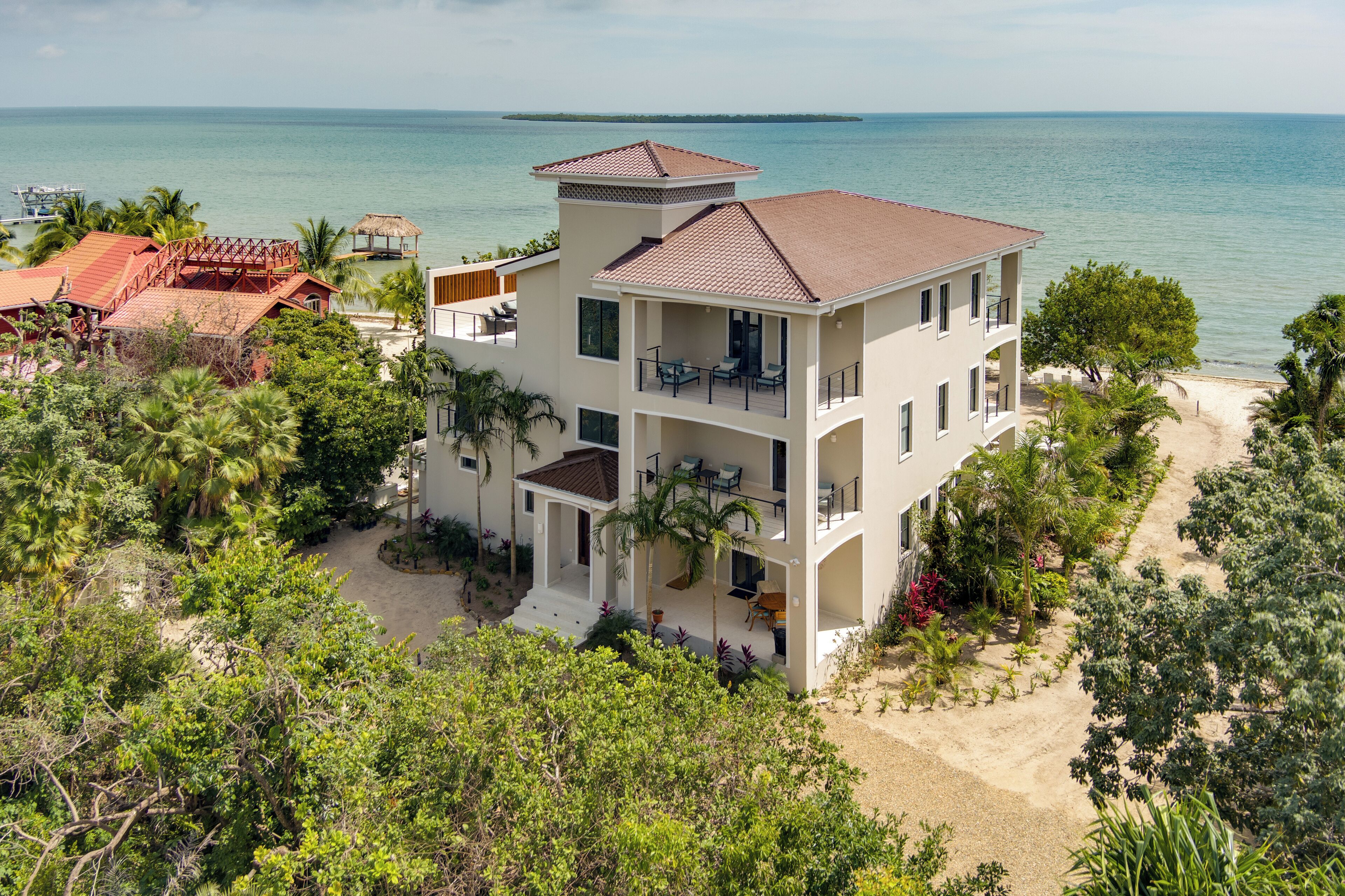 5 Bedroom Beach House with Pool | Zimmersafe, Bügeleisen/Bügelbrett, kostenloses WLAN, Bettwäsche