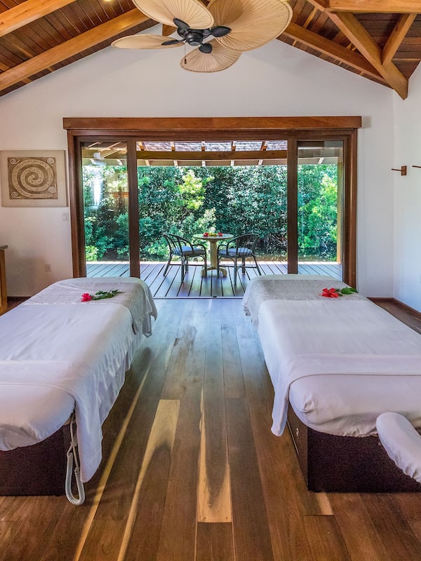 Couples treatment rooms, body treatments, hot stone massages