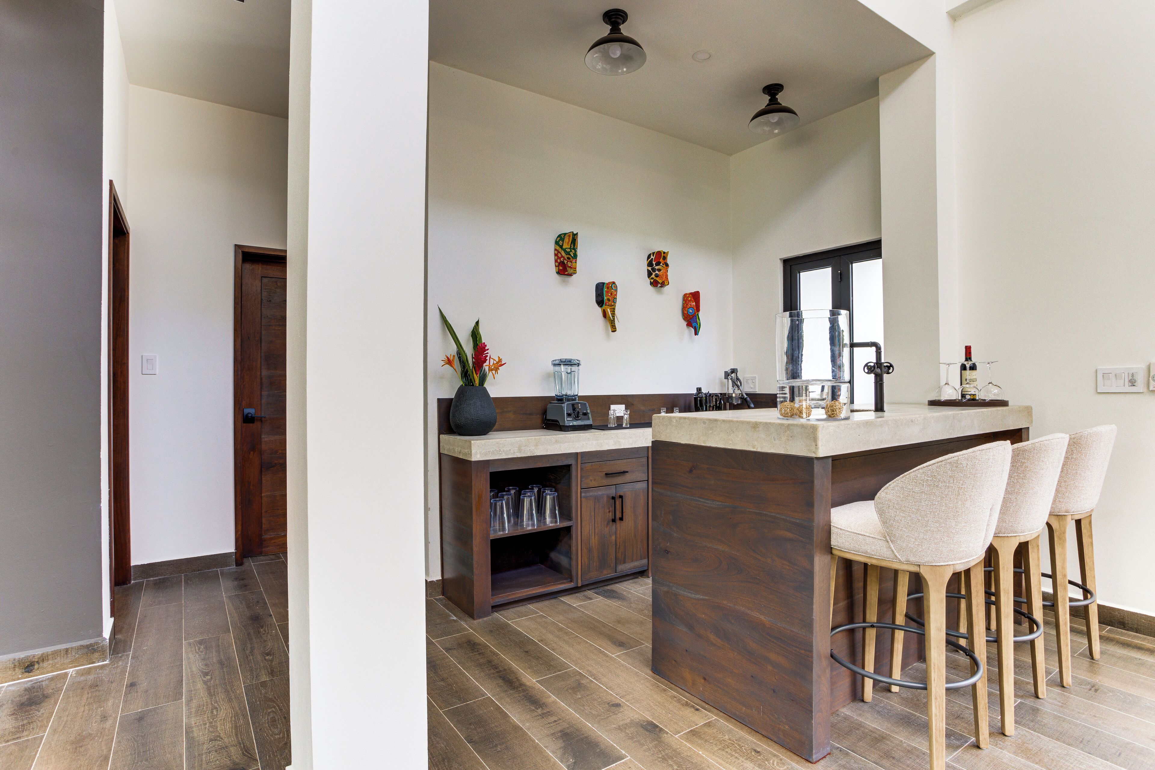 4 bedroom lagoon house with pool | living area | smart tv