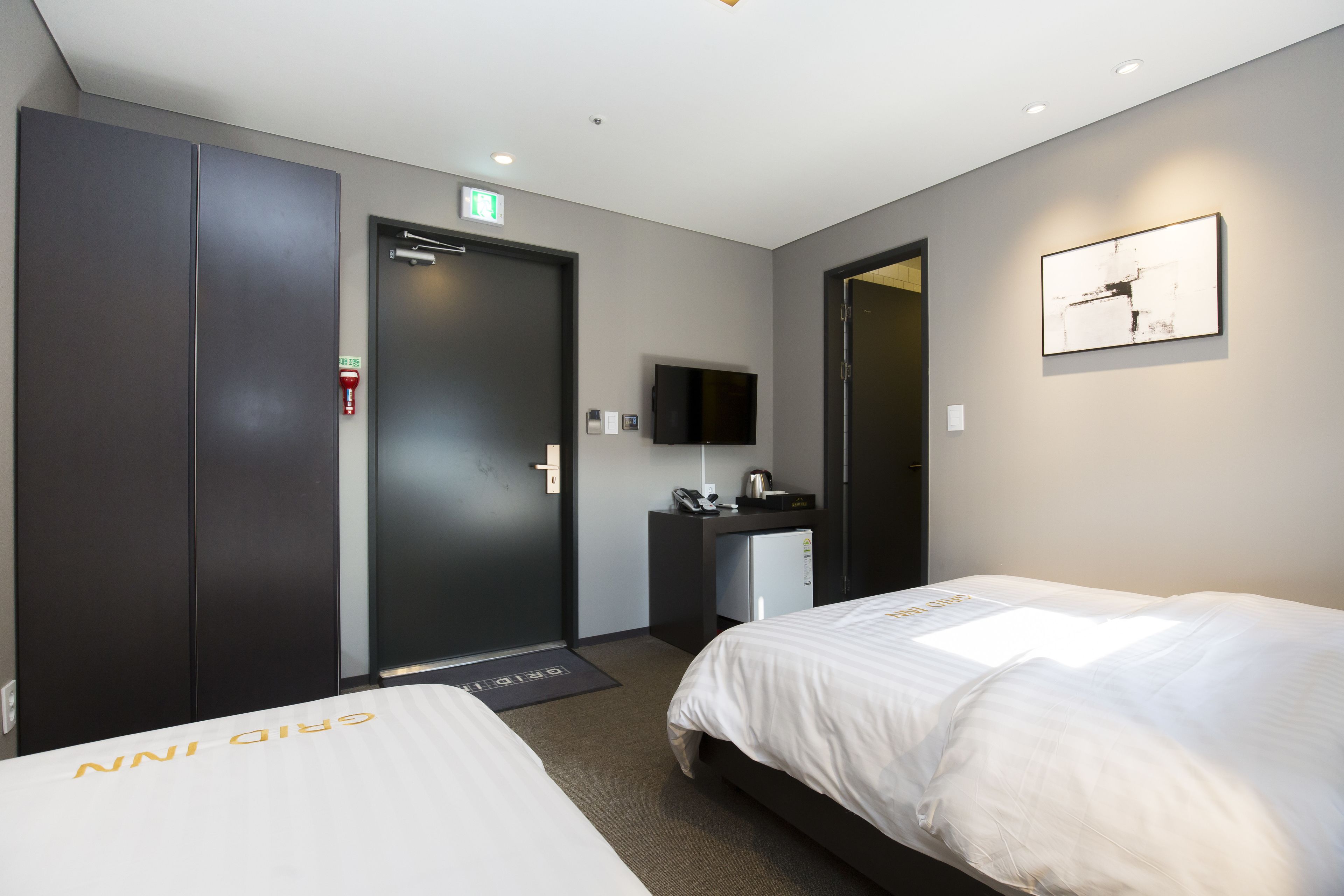 triple room | in-room safe, blackout curtains, soundproofing, free wifi