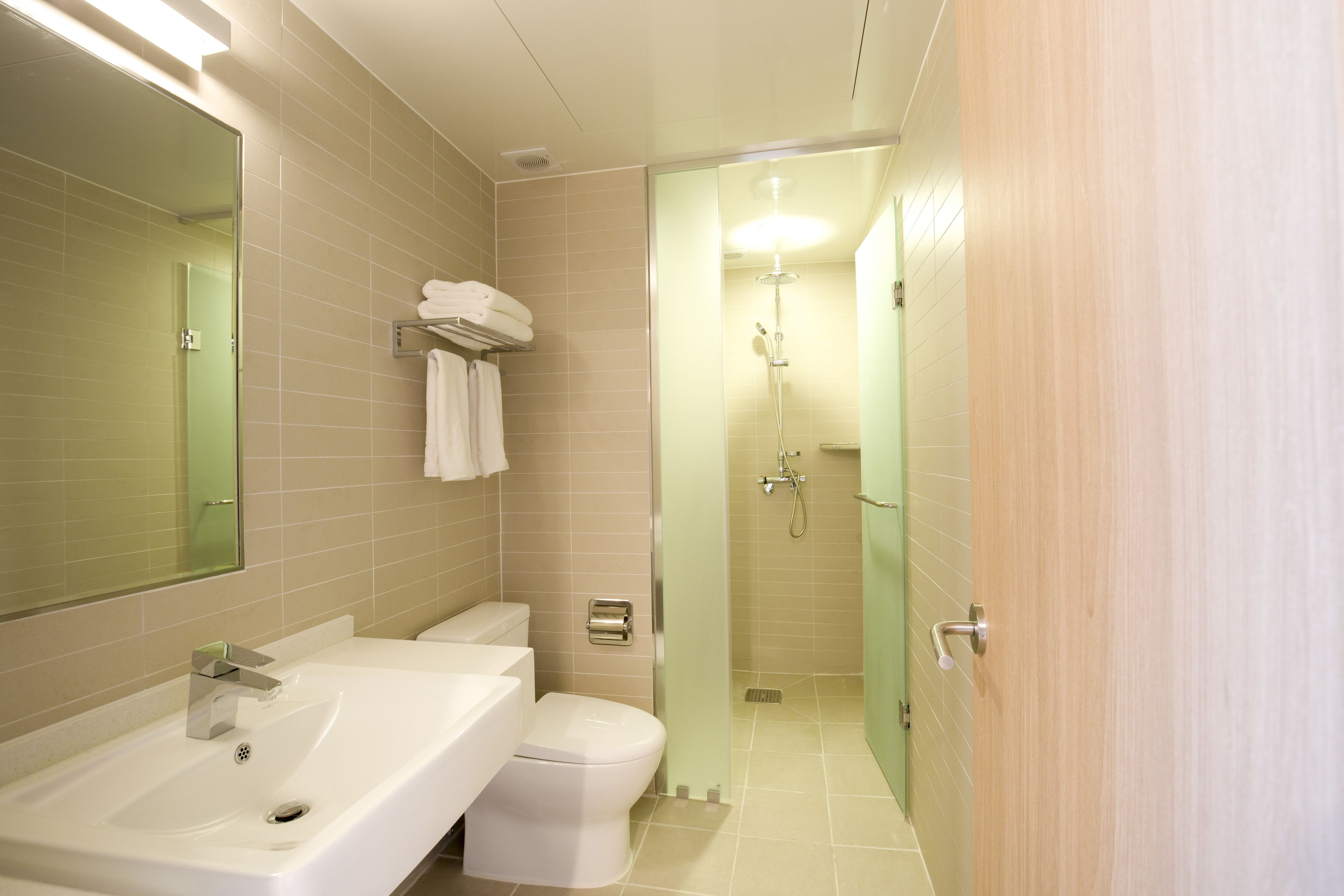 family studio suite, 2 bedrooms | bathroom | shower, hair dryer, slippers, towels