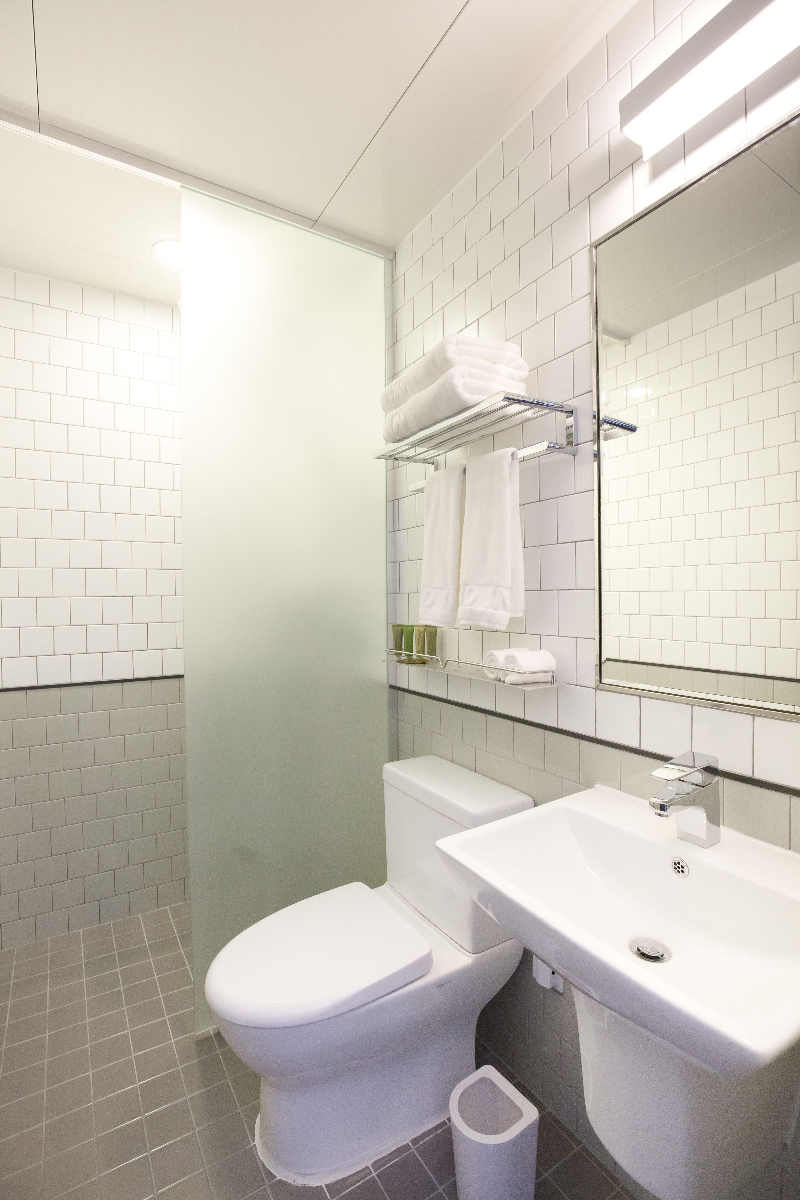 triple room | bathroom | shower, hair dryer, slippers, towels