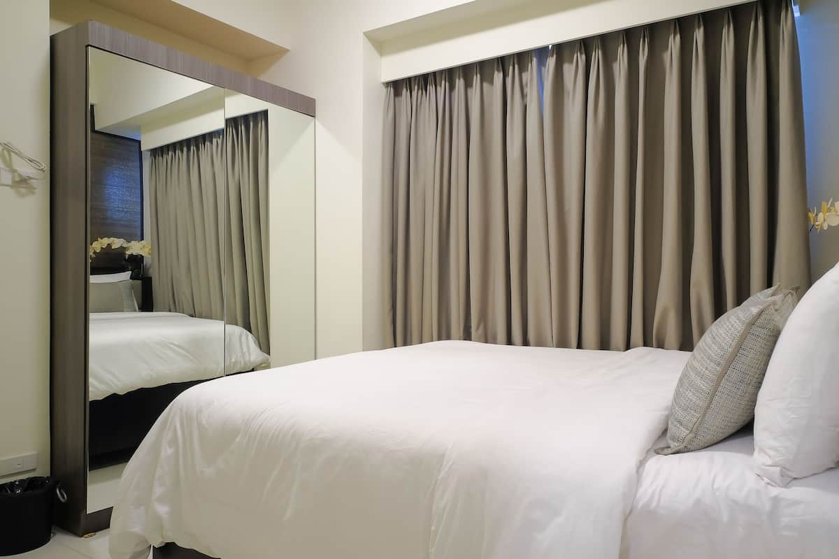 Individually furnished, desk, iron/ironing board, free WiFi