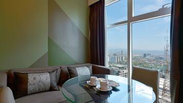 Habitación (Studio) | Área de sala de estar | Televisión LCD