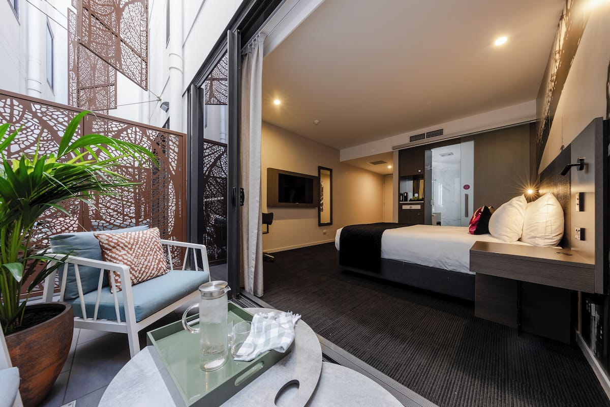 Standard-Doppelzimmer, 1 Queen-Bett, zum Innenhof hin