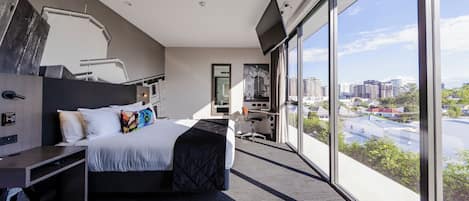 Superior City View Queen Room | In-room safe, desk, laptop workspace, blackout drapes