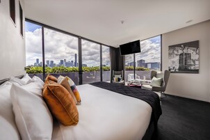 华丽客房, 1 张特大床, 浴缸, 城市景观 (Deluxe King City View) | 客房内保险箱、办公桌、笔记本电脑工作区、遮光窗帘