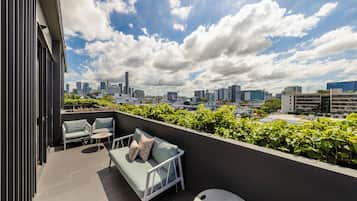 Deluxe-Zimmer, 1 King-Bett, Badewanne, Stadtblick (Deluxe King City View) | Blick vom Balkon