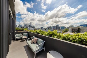 Habitación Deluxe, 1 cama de matrimonio grande, bañera, vistas a la ciudad (Deluxe King City View) | Vistas del balcón