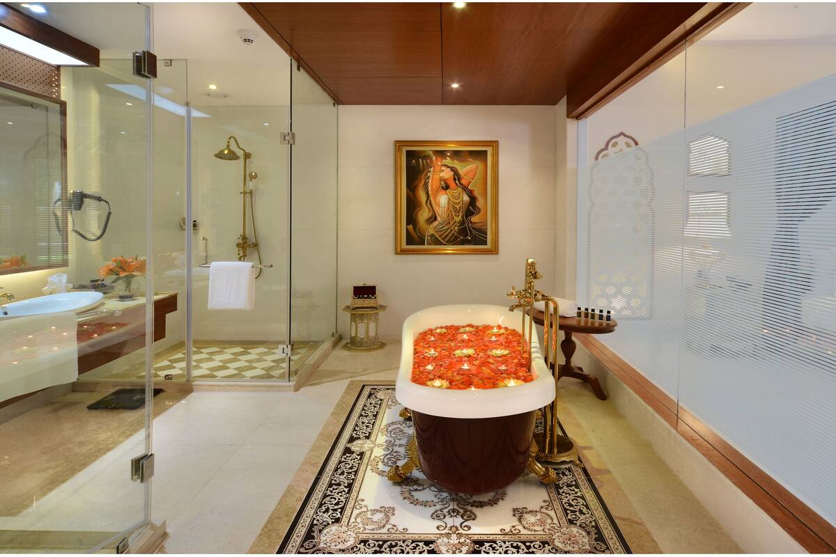 presidential suite with pool | 1 bedroom, premium bedding, in-room safe, desk