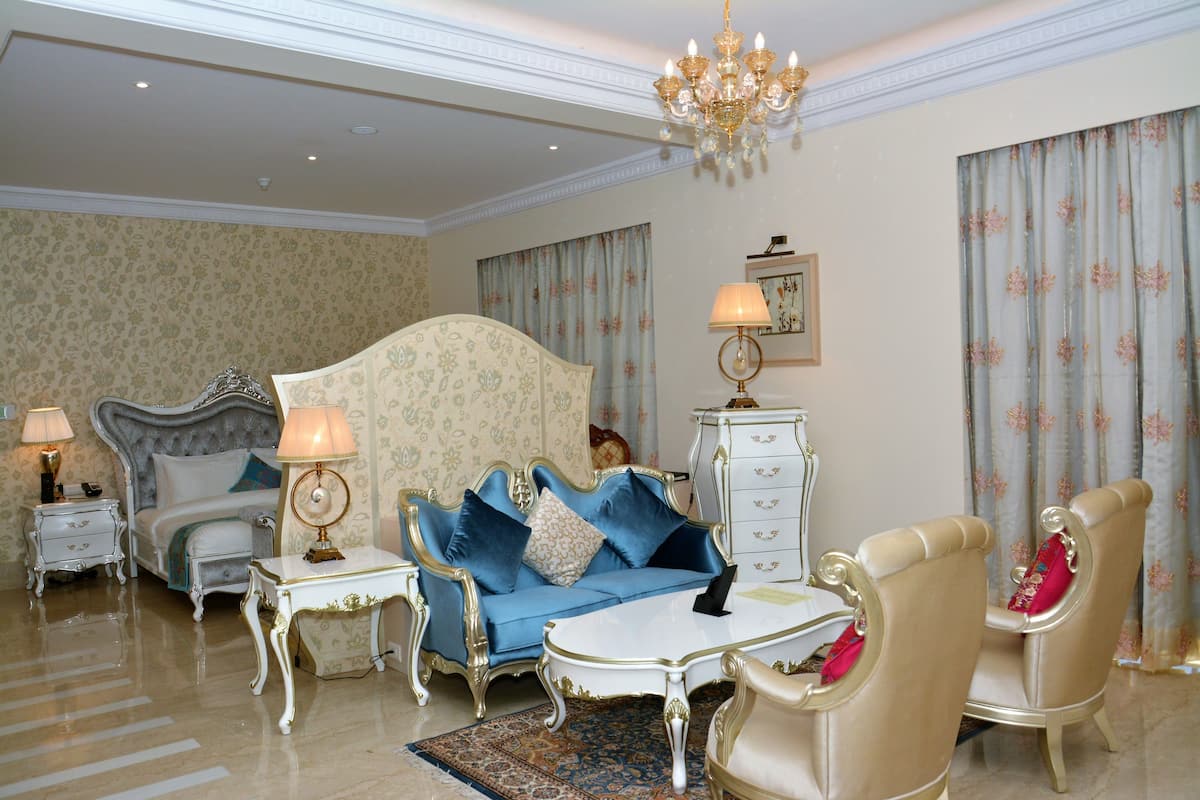 Executive King Room with Bathtub | 1 kamar tidur, seprai premium, brankas, dan meja kerja