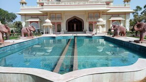 Outdoor pool - Indana Palace Jaipur (Amer)