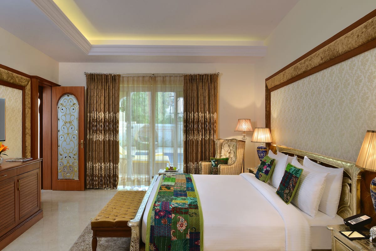 presidential suite with pool | 1 bedroom, premium bedding, in-room safe, desk