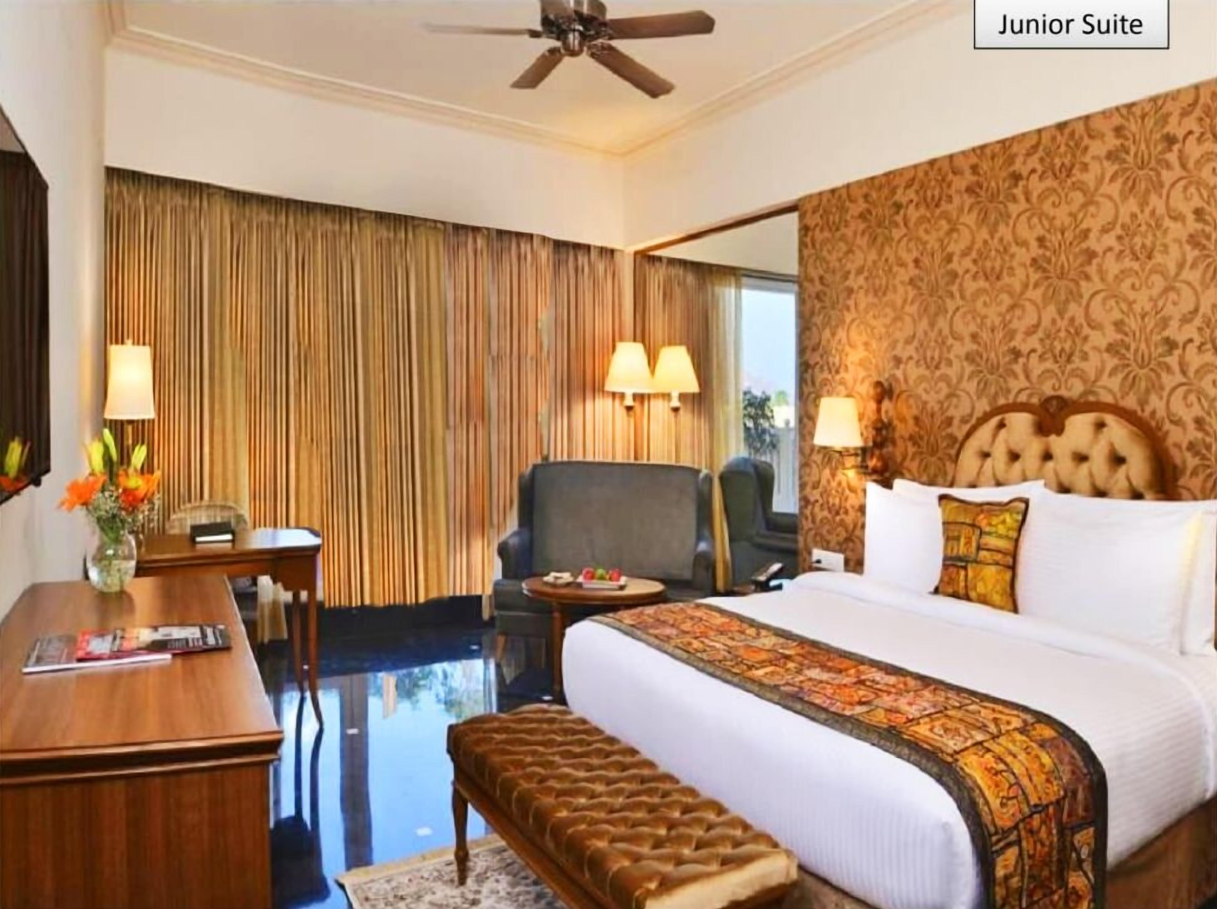 junior suite | 1 bedroom, premium bedding, in-room safe, desk