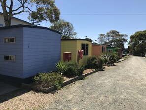 Courtyard - The Waterwheel Beach Cabins - Caravan Park (Lake Tyers Beach)