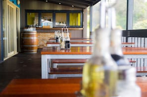 Lunch and dinner served - The Waterwheel Beach Cabins - Caravan Park (Lake Tyers Beach)