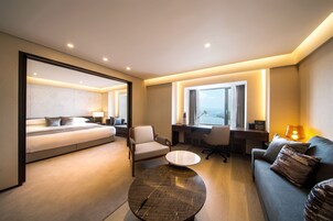 Club Suite Double River View - Club Lounge Benefit | Premium bedding, minibar, in-room safe, blackout curtains