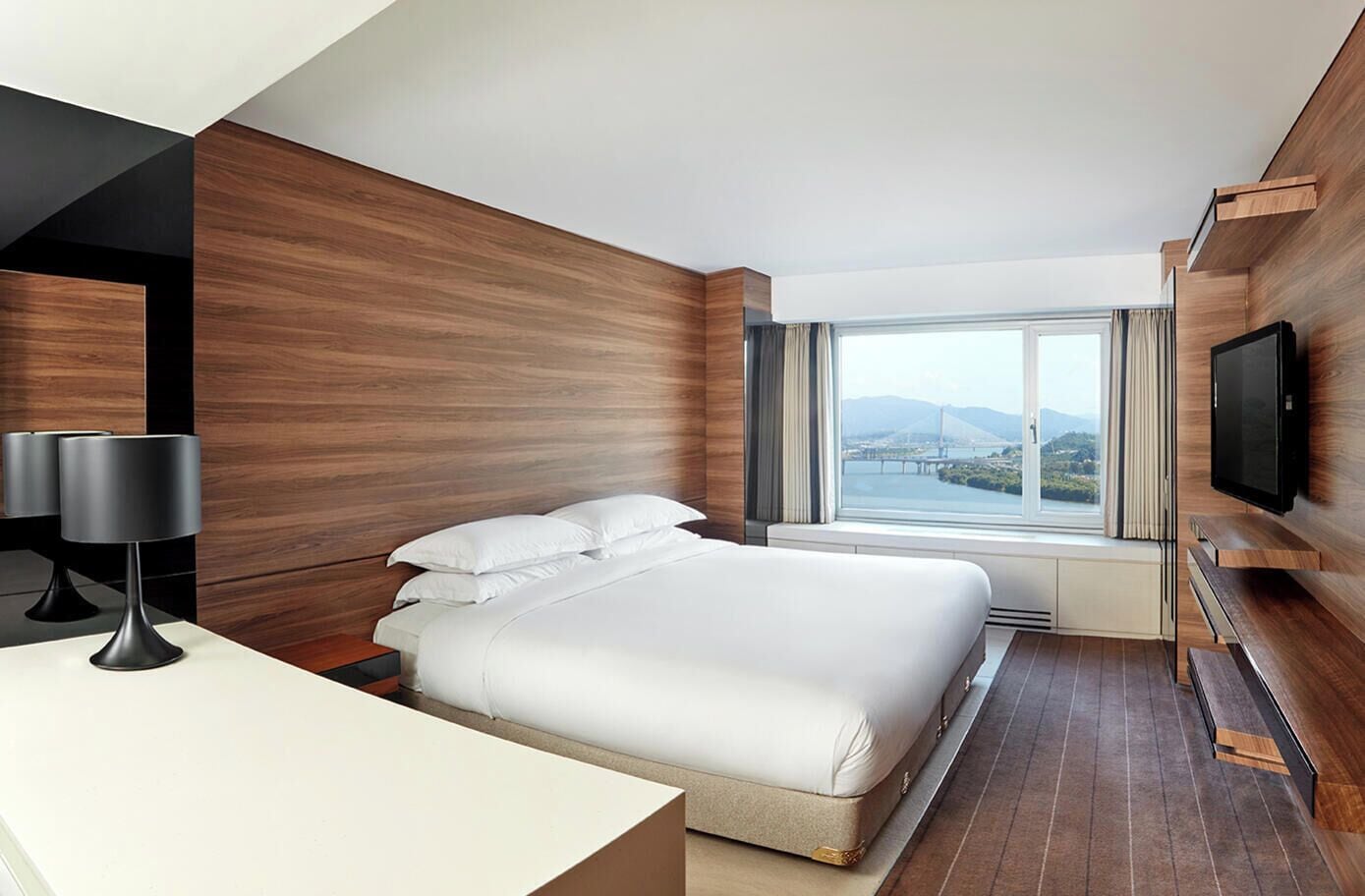 Ropa de cama de alta calidad y minibar 