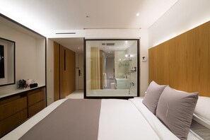 Ropa de cama de alta calidad y minibar 