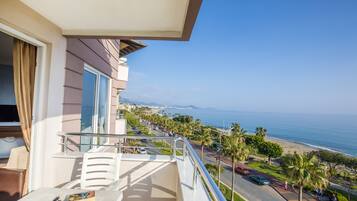 Minibar, escritorio, cortinas blackout y sistema de insonorización