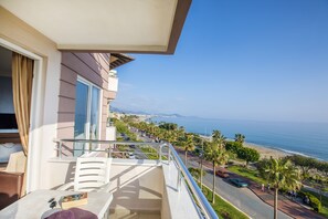 套房 | 迷你吧、办公桌、遮光窗帘、隔音