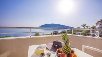 Minibar, escritorio, cortinas blackout y sistema de insonorización