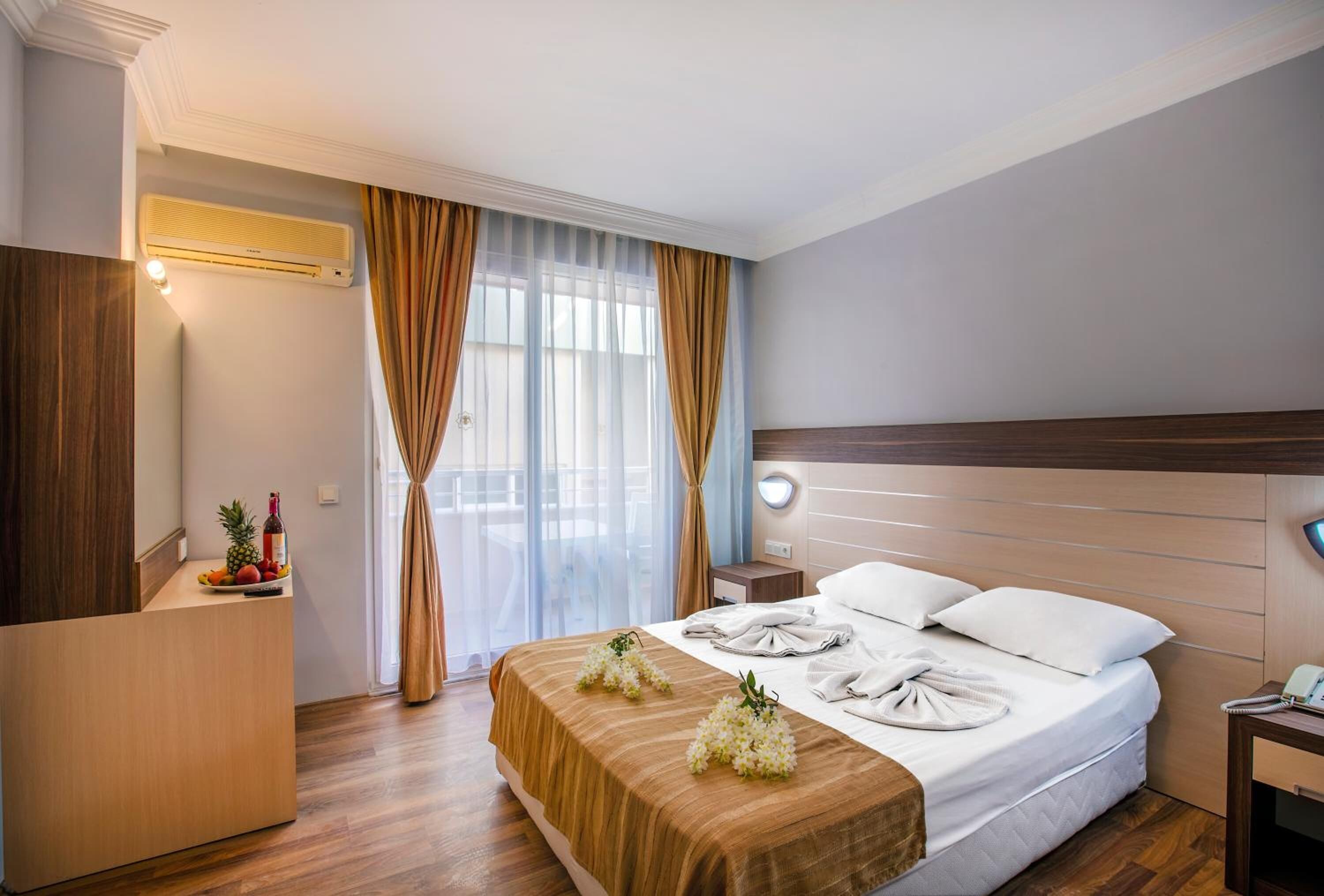 Photo - Hawaii Suite Beach Hotel