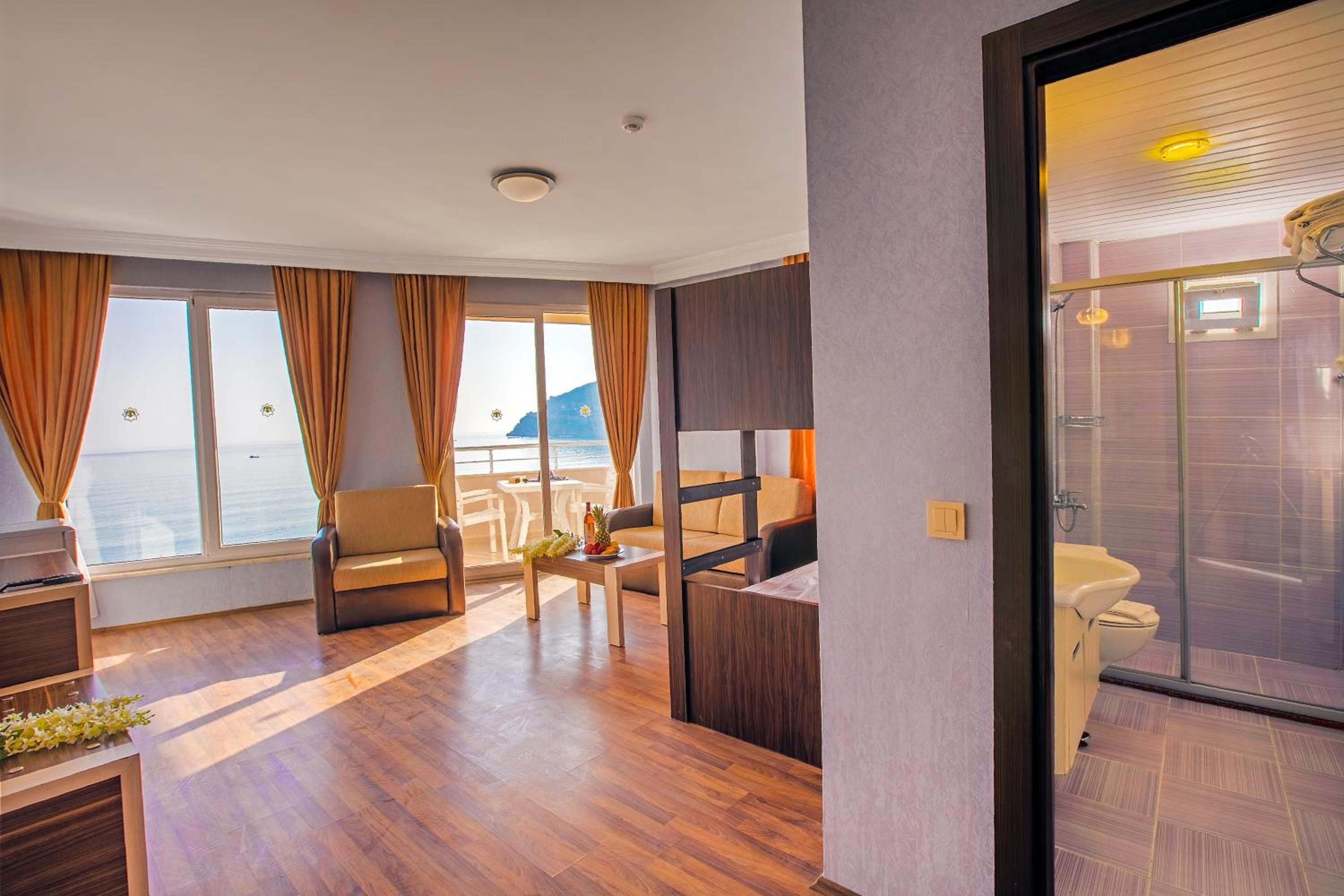 Photo - Hawaii Suite Beach Hotel