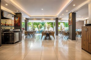 Lunch served  - Hawaii Suite Beach Hotel (Alanya)