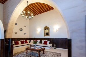 32-inch flat-screen TV with satellite channels, plasma TV, DVD player - Villa Amalia (Rhodes)