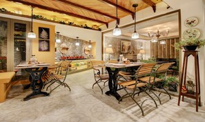 فطور أوروبي مجانًا يوميًا