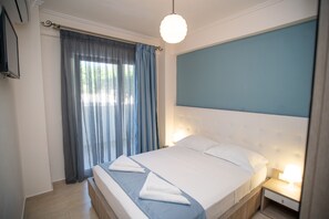 Premium bedding, in-room safe, desk, soundproofing - Lagaria Apartments (Kassandra)