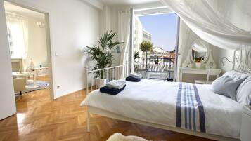 Apartamento conforto, 2 quartos, cozinha, no canto (Santorin) | 2 quartos, escrivaninha, ferros/tábuas de passar roupa