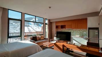 Seprai premium, selimut bulu angsa, dan tempat tidur Select Comfort