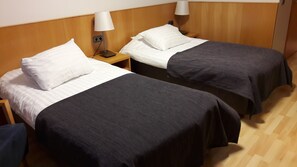 Desk, soundproofing, iron/ironing board, free cots/infant beds - Hotel Savonia (Kuopio)