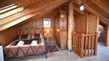 Family Villa, Multiple Beds, Mountain View | Soundproofing, free WiFi