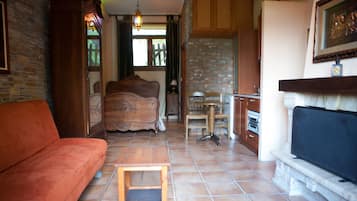 Classic Studio Suite, 1 Double Bed with Sofa bed, Fireplace, Mountain View | Living area | Flat-screen TV