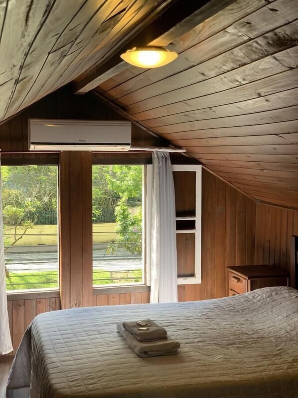 Basic Chalet | Blackout curtains, free WiFi