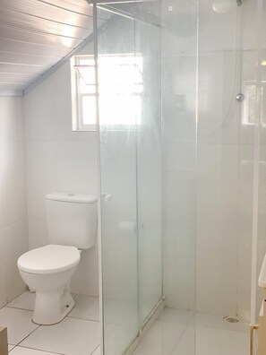 Basic Chalet | Bathroom | Shower, towels, soap, toilet paper