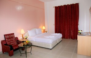 Desk, soundproofing, iron/ironing board, free cots/infant beds